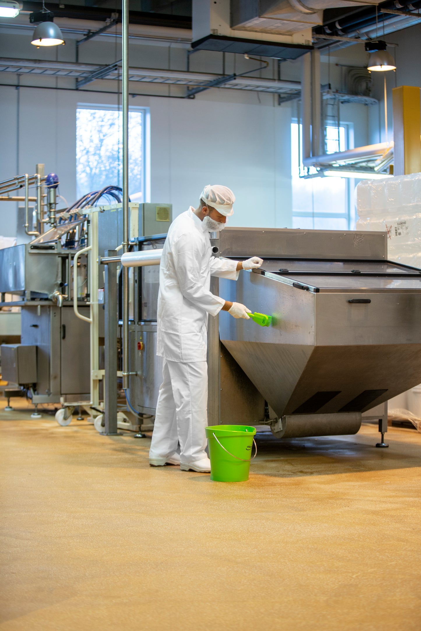 Vikan Emmer 5688 – 6 liter, functionele hygiëne-emmer met schenktuit