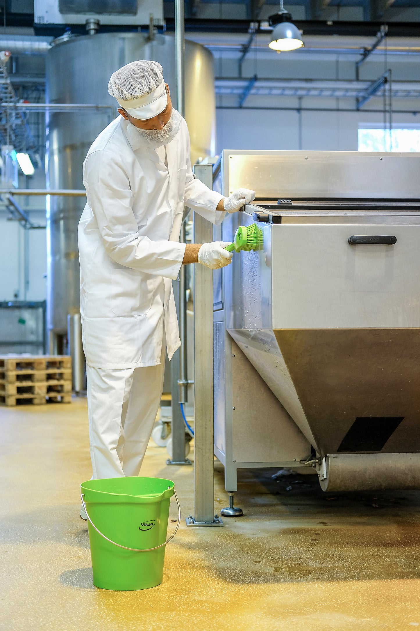 Vikan Emmer 5688 – 6 liter, functionele hygiëne-emmer met schenktuit