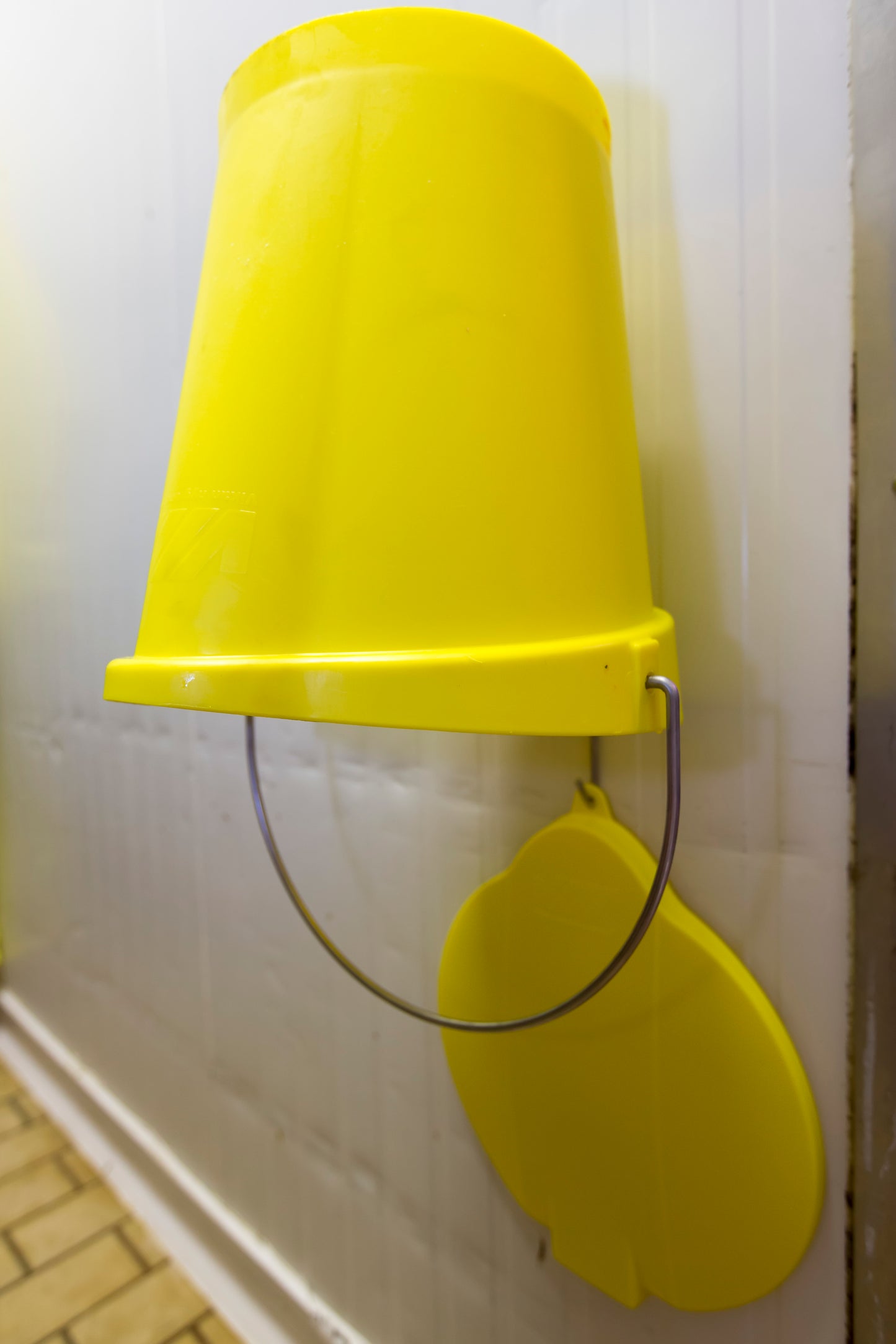 Vikan Emmer 5688 – 6 liter, functionele hygiëne-emmer met schenktuit