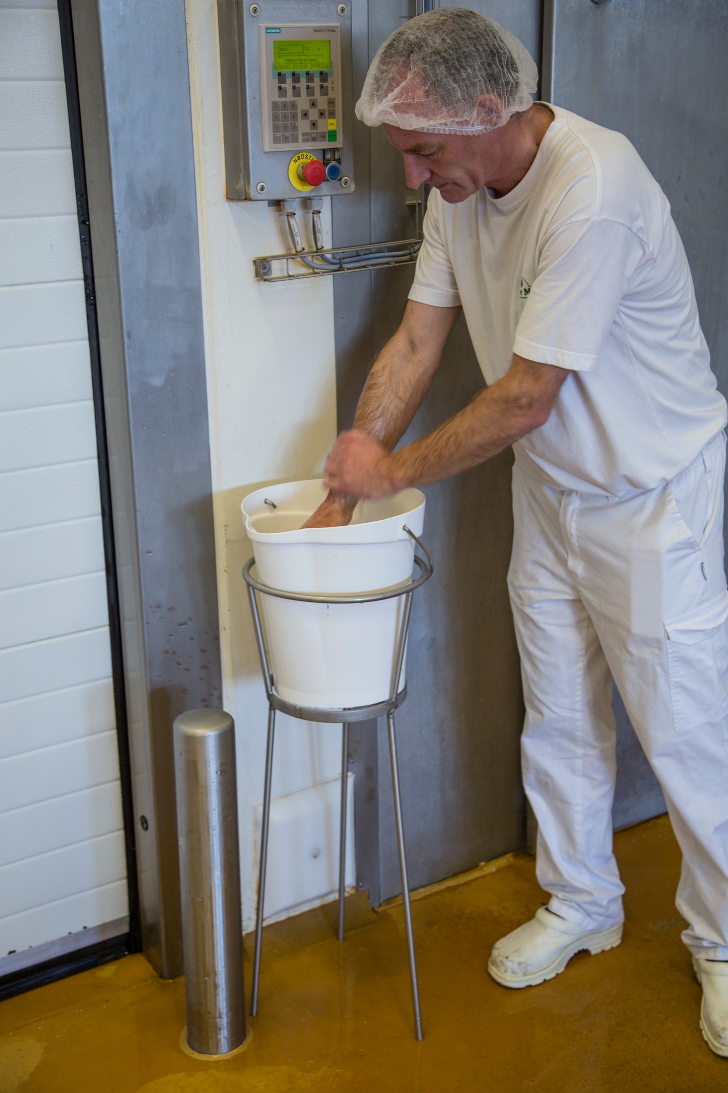 Vikan Emmer 5688 – 6 liter, functionele hygiëne-emmer met schenktuit