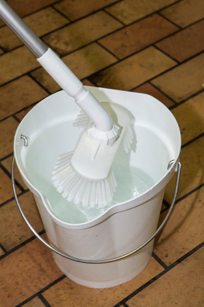 Vikan Emmer 5688 – 6 liter, functionele hygiëne-emmer met schenktuit
