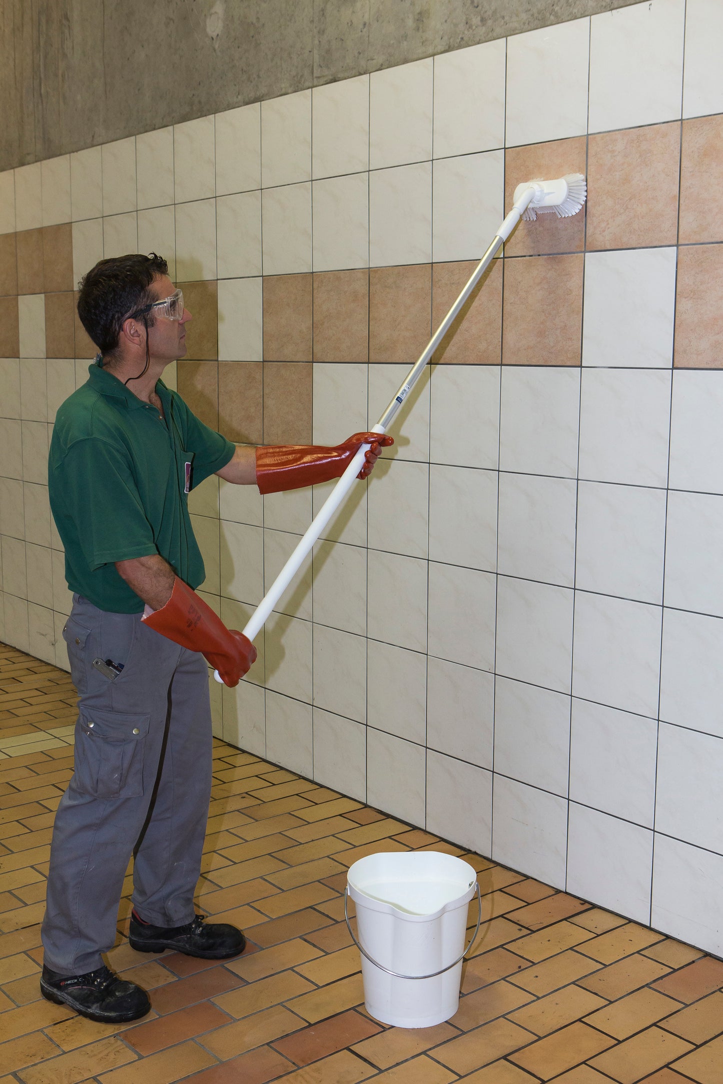 Vikan Emmer 5688 – 6 liter, functionele hygiëne-emmer met schenktuit