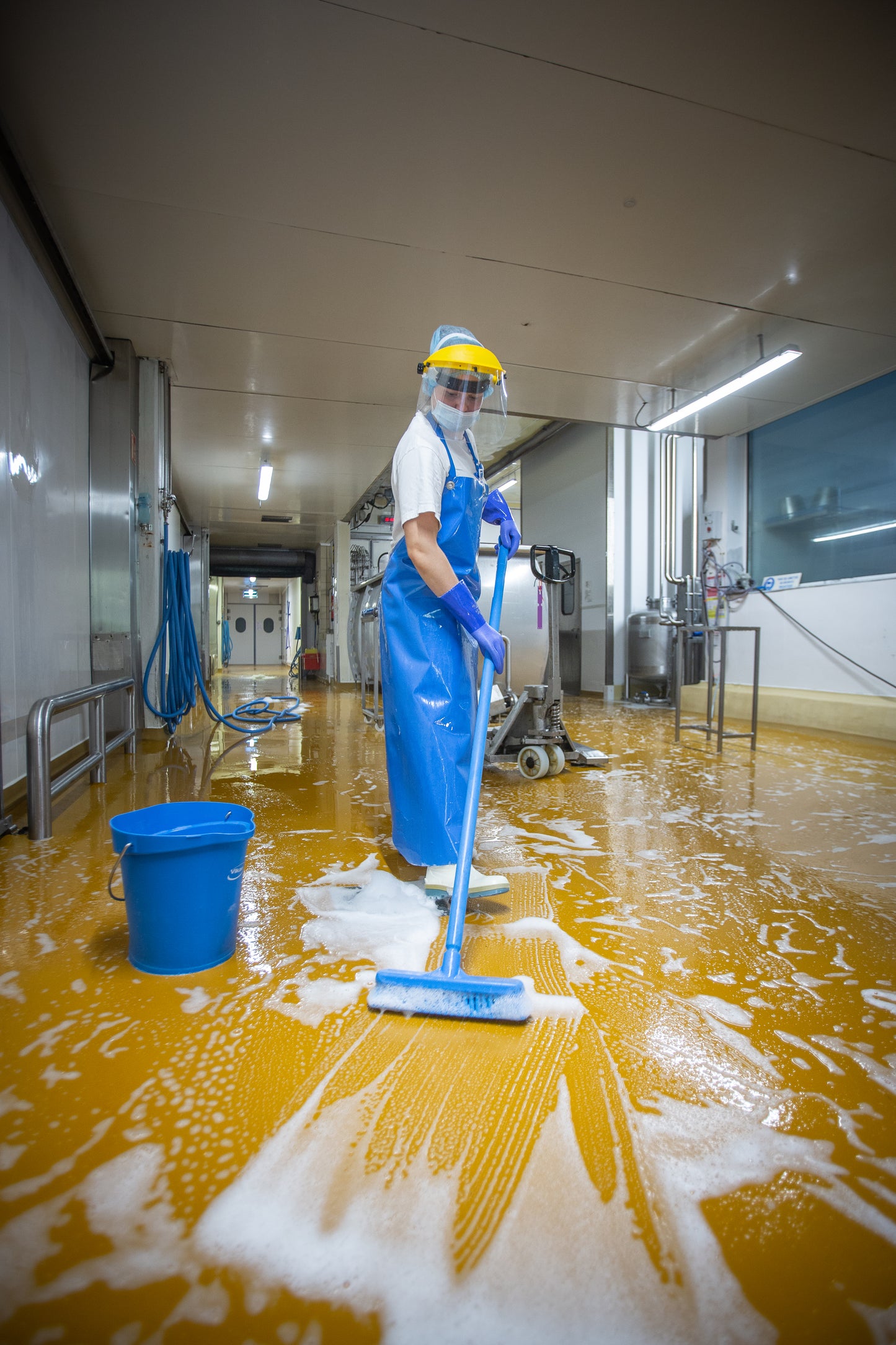 Vikan Emmer 5688 – 6 liter, functionele hygiëne-emmer met schenktuit